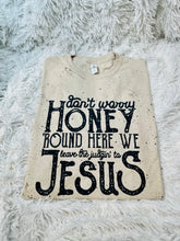 Load image into Gallery viewer, Don’t Worry Honey Round Here We Leave The Judgin To Jesus
